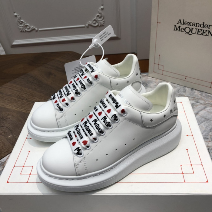 A1exa*der Mcqv*en SNEAKERS