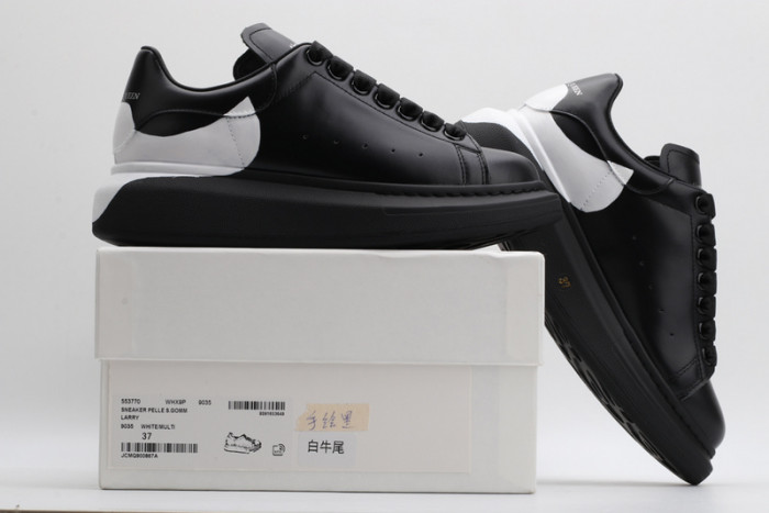 A1exa*der Mcqv*en SNEAKERS
