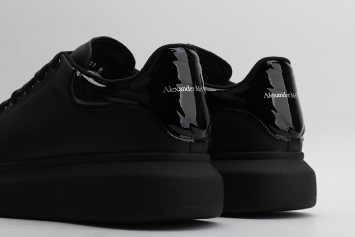 A1exa*der Mcqv*en SNEAKERS
