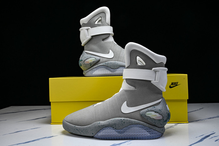 Nike Mag 