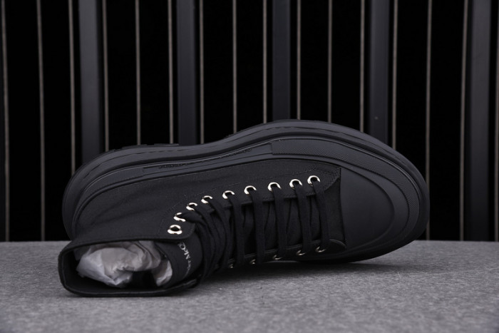 A1exa*der Mcqv*en SNEAKERS