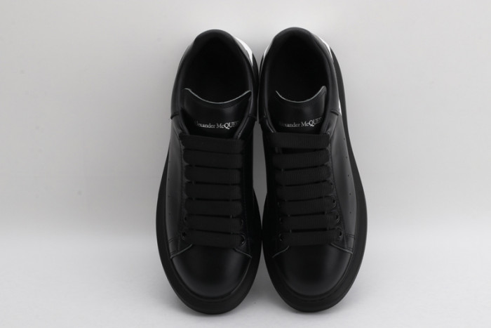 A1exa*der Mcqv*en SNEAKERS