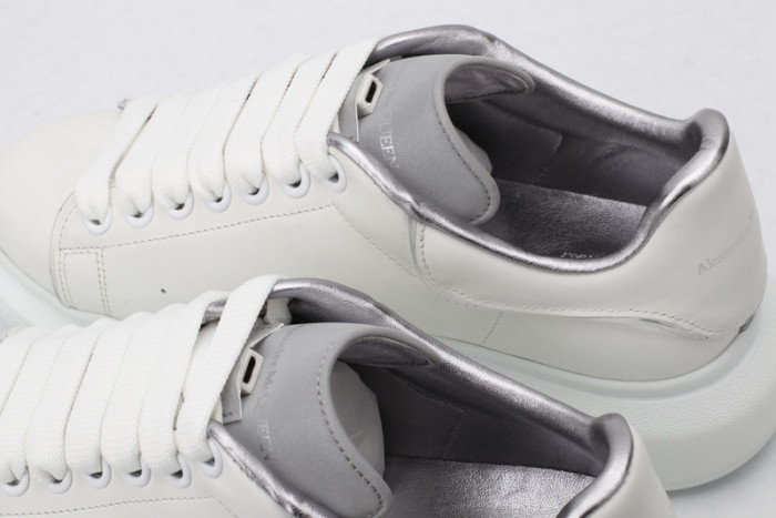 A1exa*der Mcqv*en SNEAKERS with LED MC5563-060