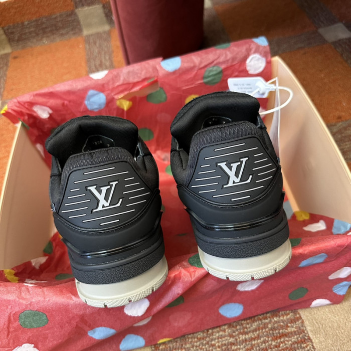 1V SNEAKERS 1V0425-114