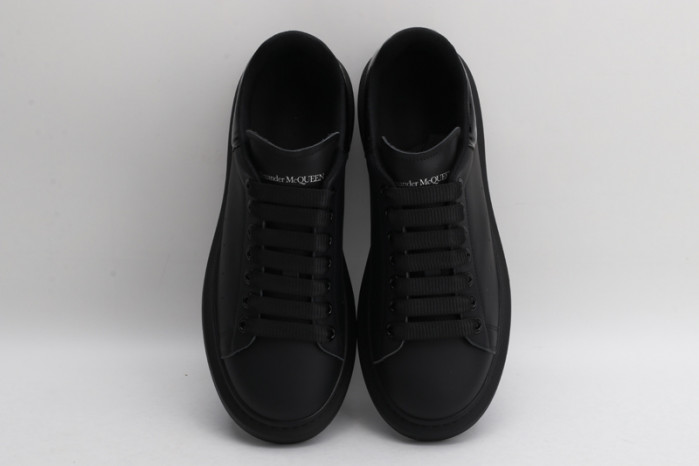 A1exa*der Mcqv*en SNEAKERS