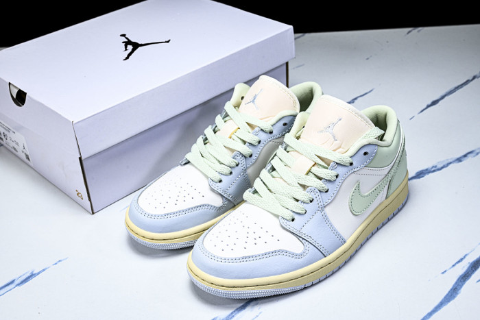 Air Jordan 1 Low 