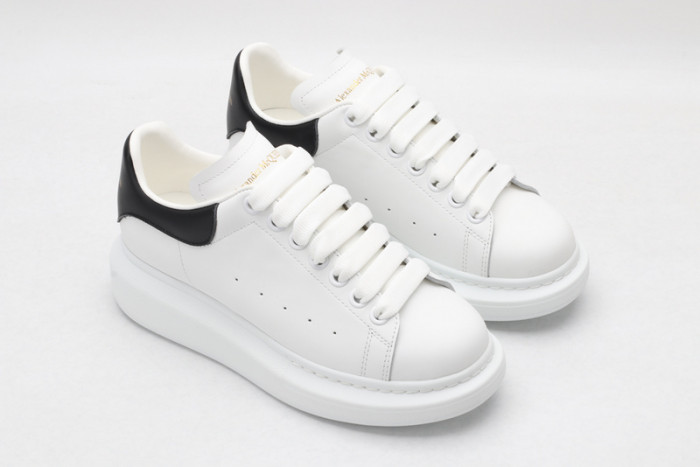 A1exa*der Mcqv*en SNEAKERS