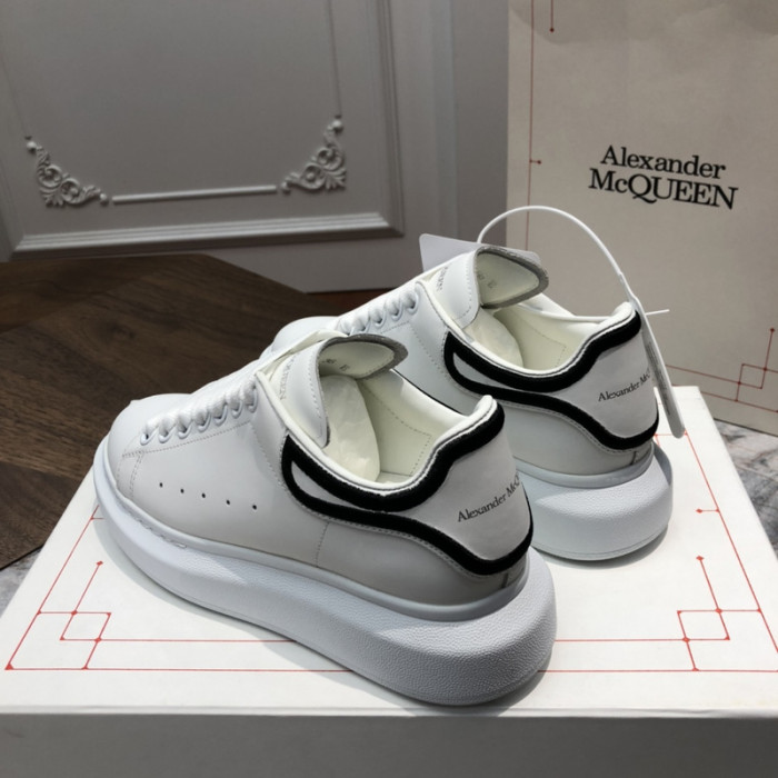 A1exa*der Mcqv*en SNEAKERS