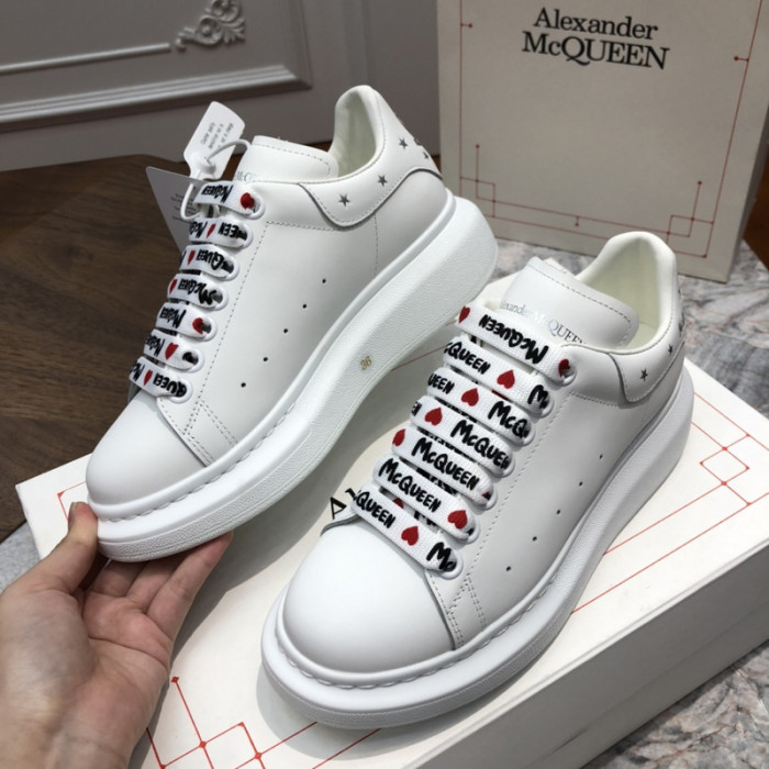 A1exa*der Mcqv*en SNEAKERS