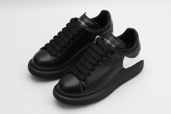 A1exa*der Mcqv*en SNEAKERS