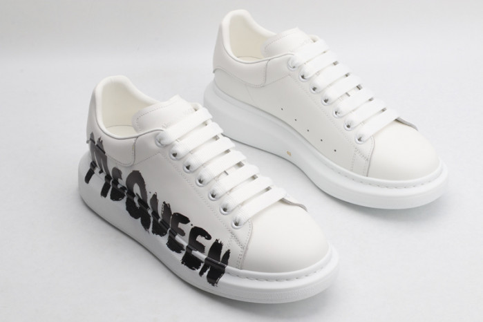 A1exa*der Mcqv*en SNEAKERS