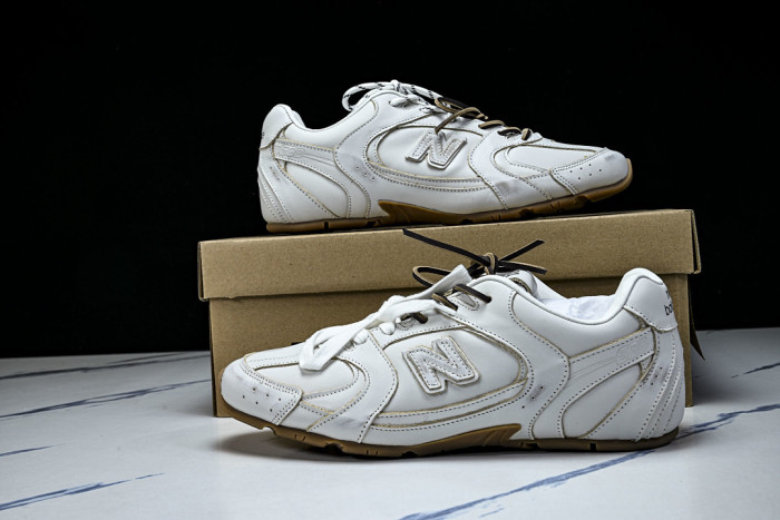 M*u M*u x New Ba1an*e Leather Sneakers UM001