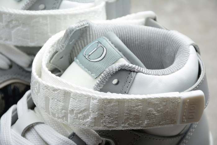 D10R B27 High Top Sneaker