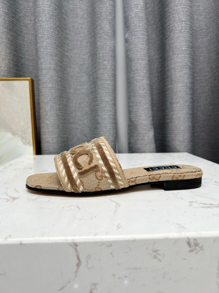 GUC* SLIPPERS DR258-089