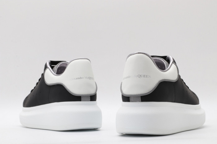 A1exa*der Mcqv*en SNEAKERS