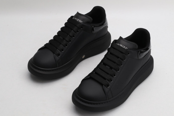 A1exa*der Mcqv*en SNEAKERS