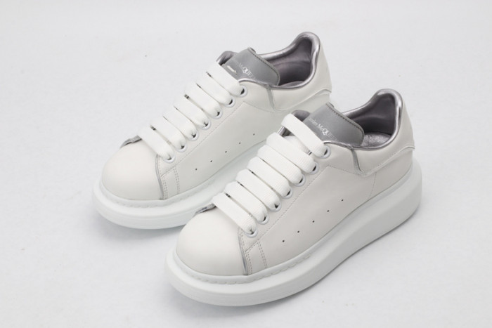 A1exa*der Mcqv*en SNEAKERS with LED MC5563-060