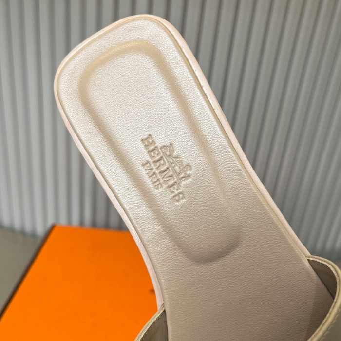 H**me5 Slide CU526-2049
