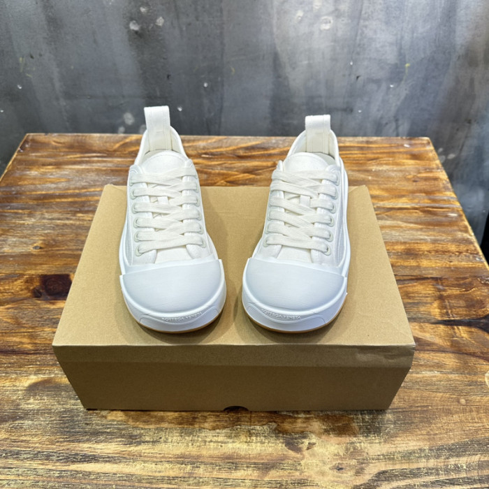 B0tt*ga Ven*ta SNEAKER