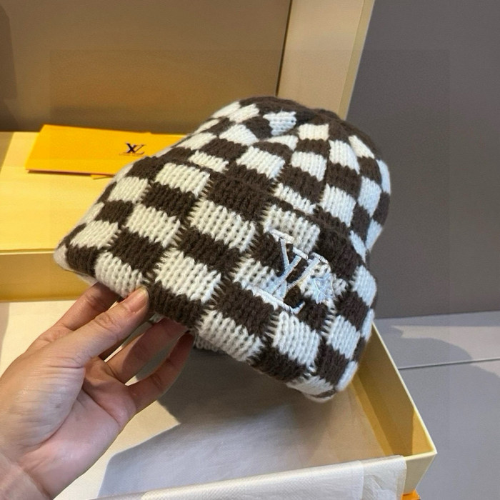 1v HAT0229-0513