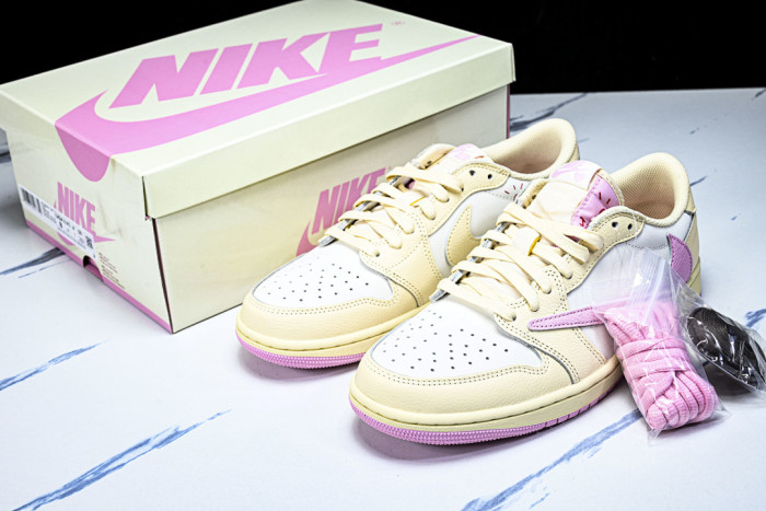 Travis Scott x Air Jordan 1 Low OG 