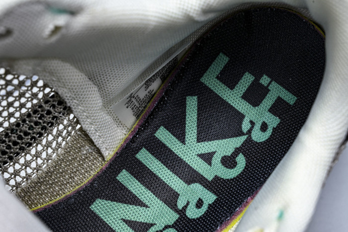 sacai x Nike VaporWaffle SP 