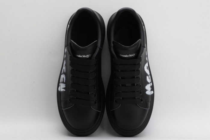 A1exa*der Mcqv*en SNEAKERS
