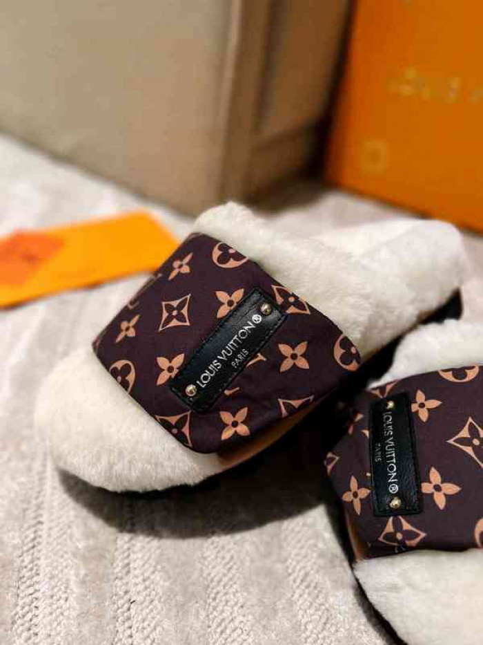 1*V SLIPPERS 11V0107-018
