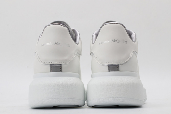 A1exa*der Mcqv*en SNEAKERS with LED MC5563-060