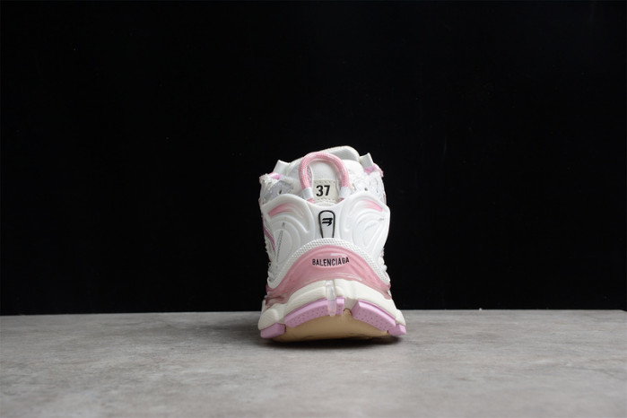 blcg runner sneaker 677402-w3rb3-9059