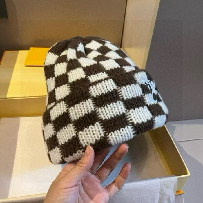 1v HAT0229-0513