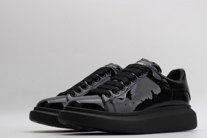 A1exa*der Mcqv*en SNEAKERS