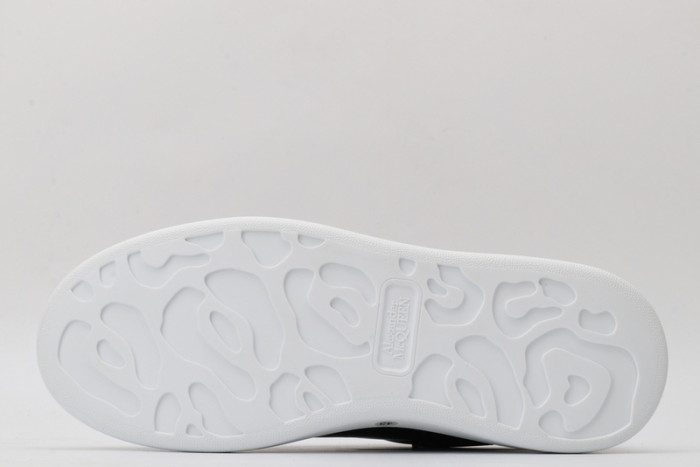 A1exa*der Mcqv*en SNEAKERS