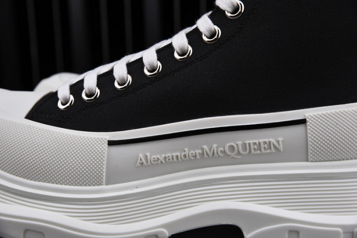 A1exa*der Mcqv*en SNEAKERS