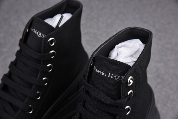 A1exa*der Mcqv*en SNEAKERS