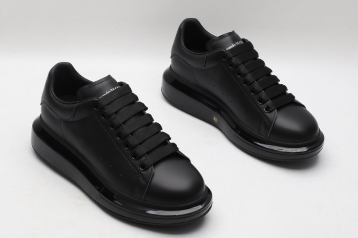 A1exa*der Mcqv*en SNEAKERS