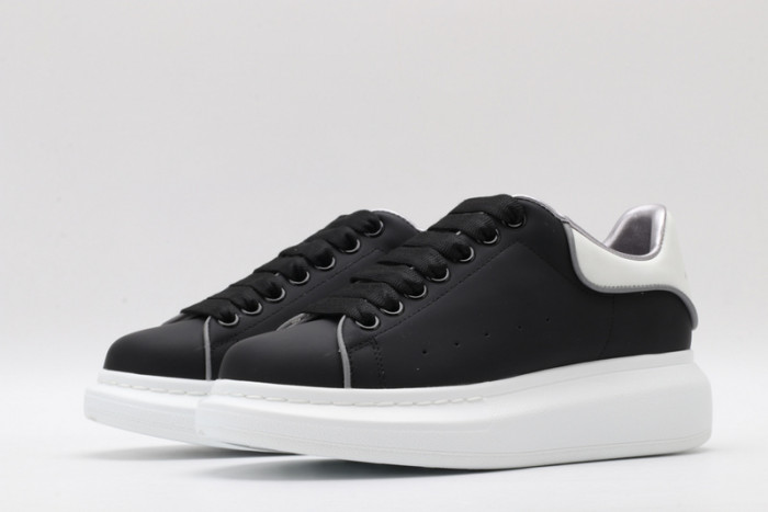 A1exa*der Mcqv*en SNEAKERS