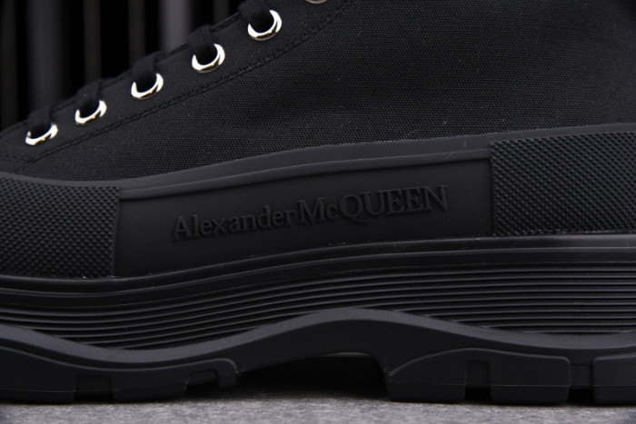 A1exa*der Mcqv*en SNEAKERS