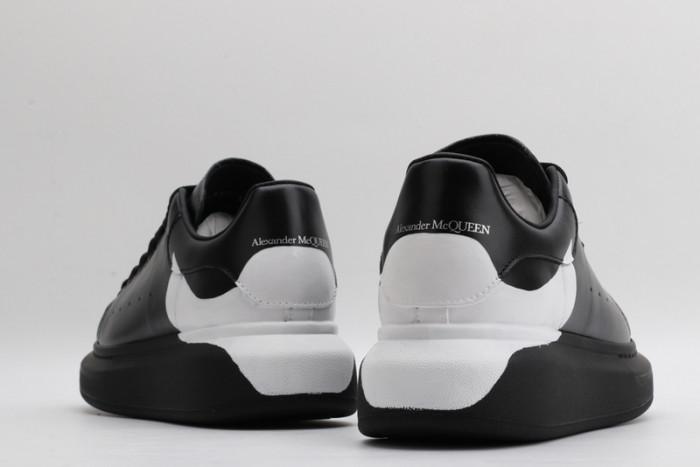 A1exa*der Mcqv*en SNEAKERS