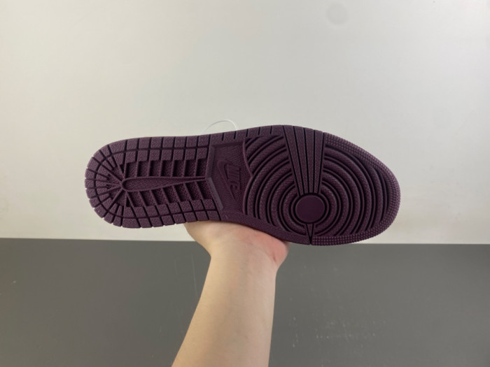 Travis Scott x Air Jordan 1 Low OG DZ4137-purple