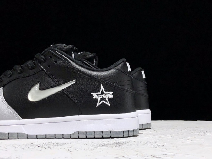 Supreme x Nike SB Dunk Low Silver Black CK3480-001