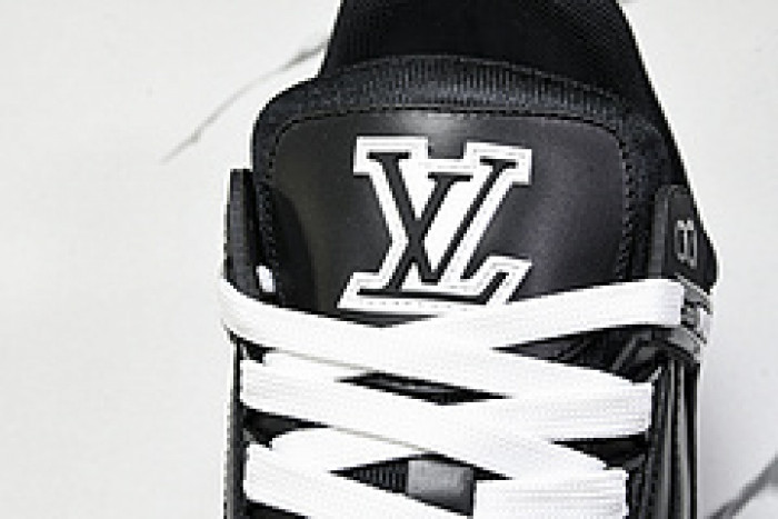 1V SNEAKERS 1V0425-183